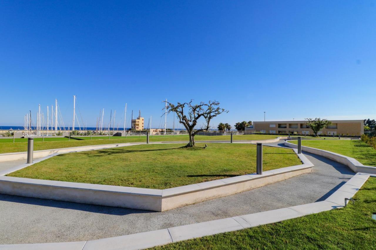 H11 Luxury 9A - Porto - Piscina - Jacuzzi Leilighet Santo Stefano al Mare Eksteriør bilde