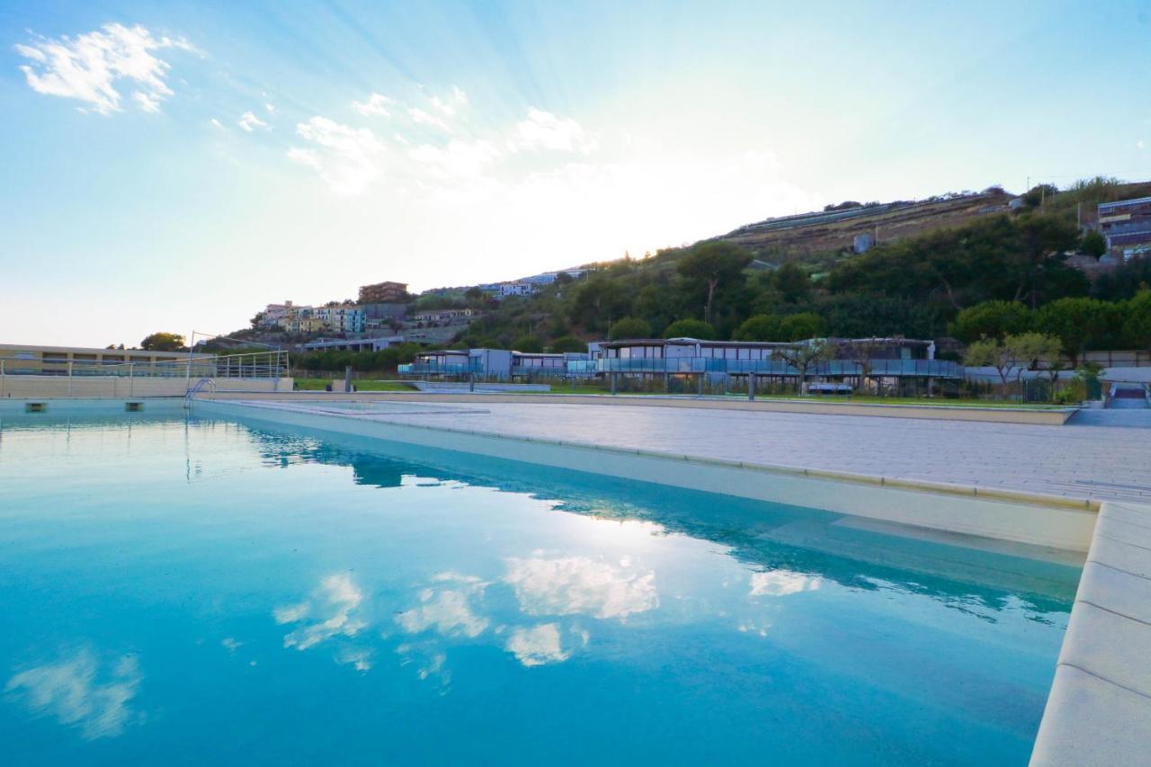 H11 Luxury 9A - Porto - Piscina - Jacuzzi Leilighet Santo Stefano al Mare Eksteriør bilde